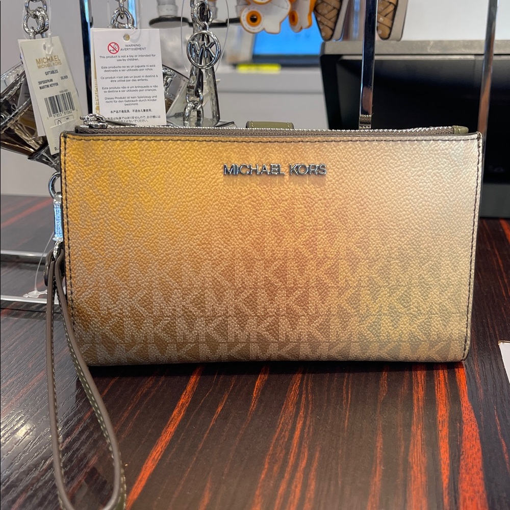 MICHAEL KORS Jet Set Lg Ombré Signature Logo Wristlet Phone Holder Wallet 
Olive - Picture 14 of 16